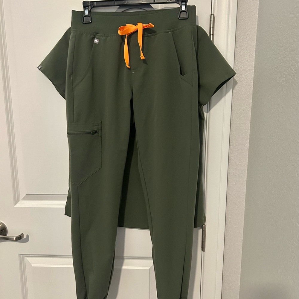 Figs Scrub Set, Moss Green Catarina Single Pocket Top & Zamora Jogger Pant